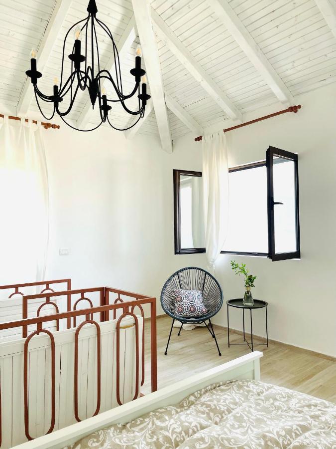 Chic Sea Front Apartment With Breathtaking Kotor Bay View ドニ・ストリヴ エクステリア 写真