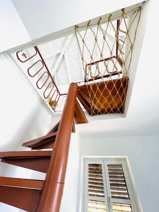 Chic Sea Front Apartment With Breathtaking Kotor Bay View ドニ・ストリヴ エクステリア 写真