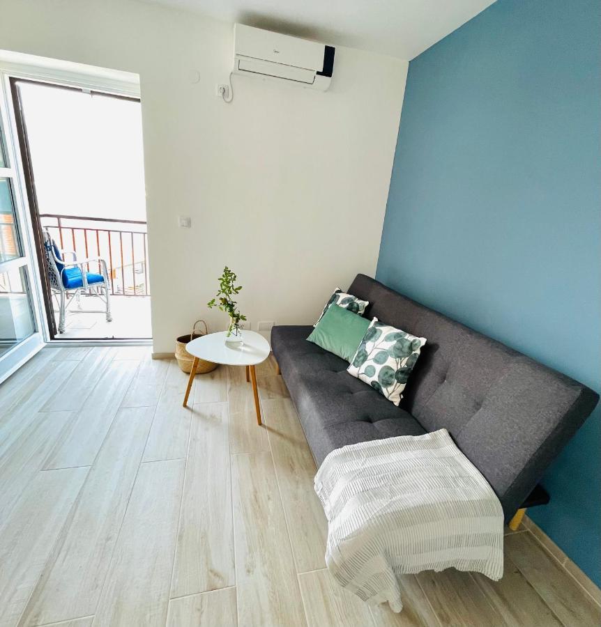 Chic Sea Front Apartment With Breathtaking Kotor Bay View ドニ・ストリヴ エクステリア 写真