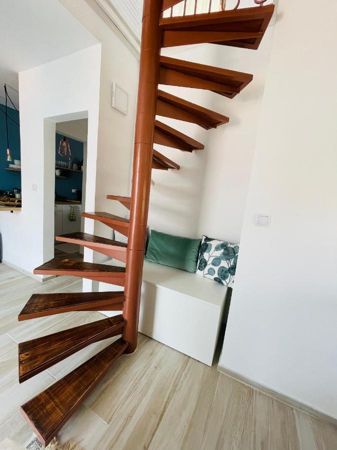 Chic Sea Front Apartment With Breathtaking Kotor Bay View ドニ・ストリヴ エクステリア 写真