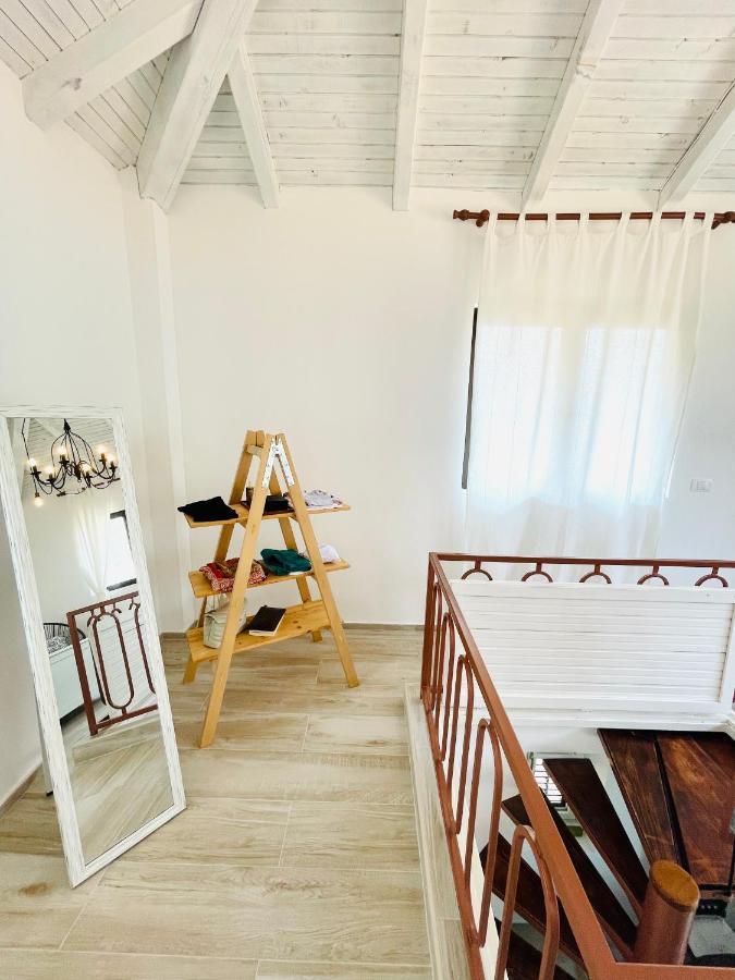 Chic Sea Front Apartment With Breathtaking Kotor Bay View ドニ・ストリヴ エクステリア 写真