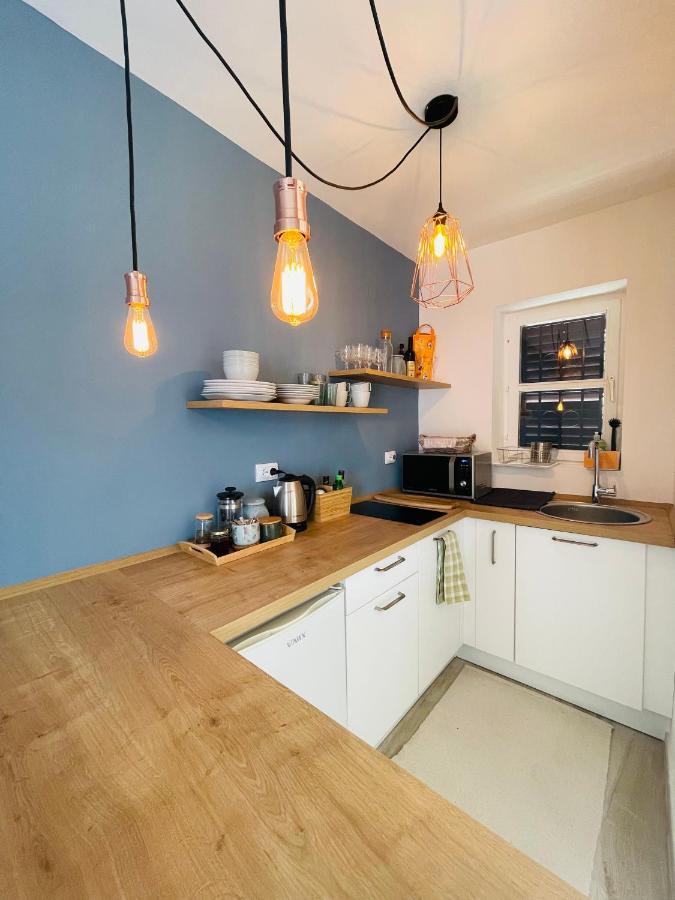 Chic Sea Front Apartment With Breathtaking Kotor Bay View ドニ・ストリヴ エクステリア 写真