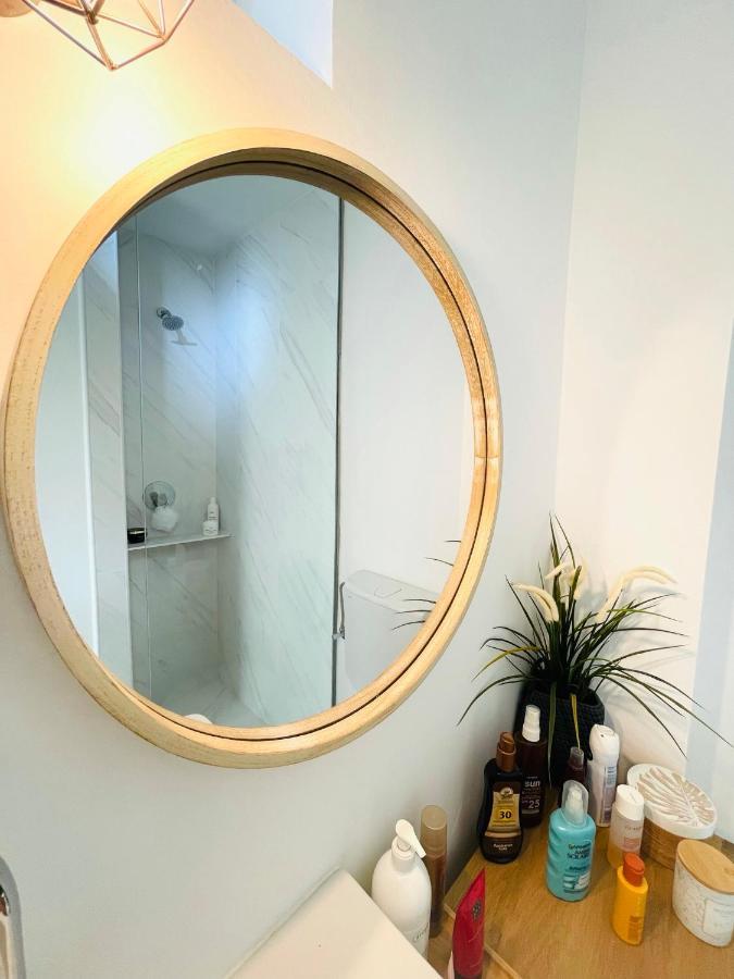 Chic Sea Front Apartment With Breathtaking Kotor Bay View ドニ・ストリヴ エクステリア 写真