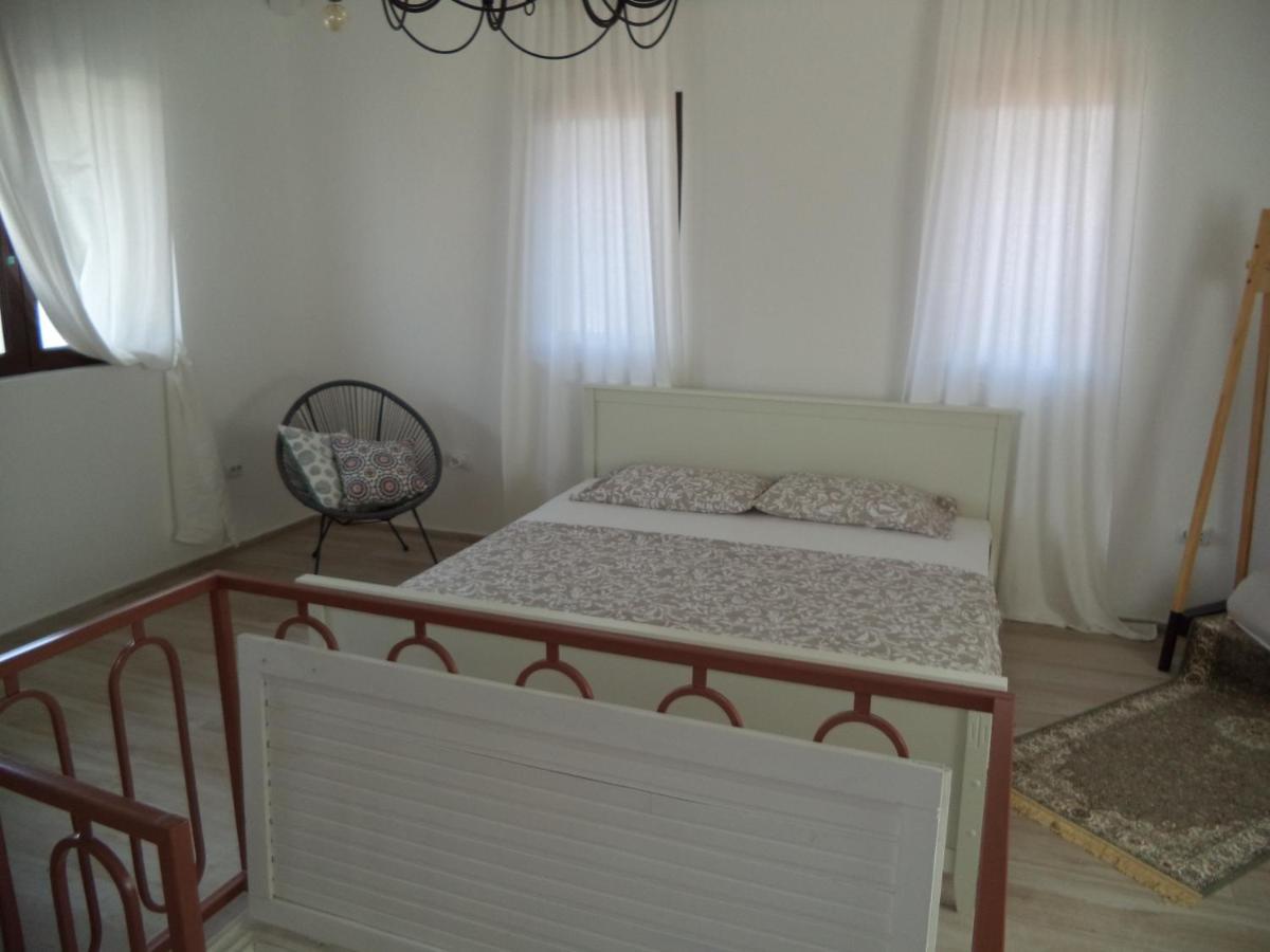 Chic Sea Front Apartment With Breathtaking Kotor Bay View ドニ・ストリヴ エクステリア 写真