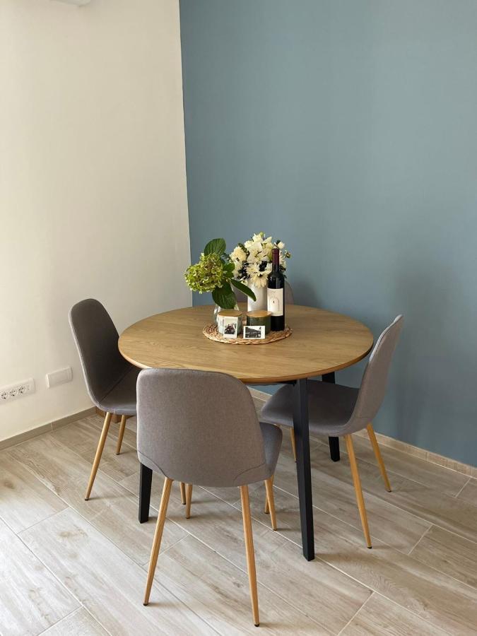 Chic Sea Front Apartment With Breathtaking Kotor Bay View ドニ・ストリヴ エクステリア 写真